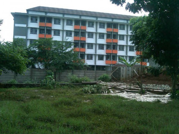 Proyek rusun Gardenia yang dianggap mengakibatkan banjir bagi warga setempat (dok. KM)