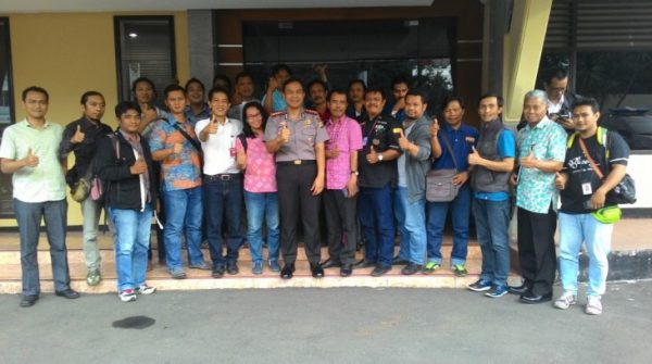 Kapolres Depok, Kombes Pol Harry Kurniawan bersama rombogan wartawan di Polres Depok (dok. KM)