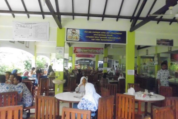 Suasana kantin sehat yang nyaman di SMAN 1 Bantul, Yogyakarta (dok. Mugi/KM)