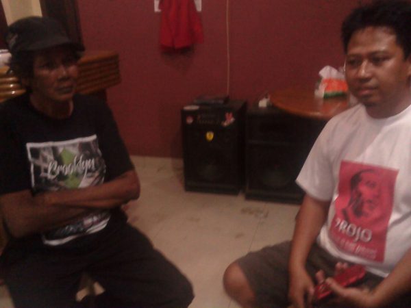 Wakil ketua DPC PDIP Kota Bekasi Heri Purnomo (kanan) saat memberi keterangan pada wartawan KM (dok. KM)