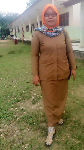 Lisuratna, guru honorer yang mengajar di SDN 210/VIII Tanjung Dani, Kecamatan Sumay, Kabupaten Tebo, Jambi (dok. KM)