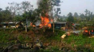 Kios di objek wista TWM yang terbakar