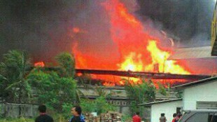 pabrik kayu kebakaran