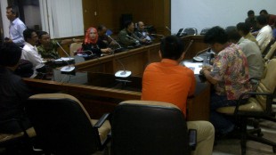 Audiensi 40 LSM dengan DPRD Kabupaten Bogor membahas proyek PT Sayaga Wisata yang akan membangun hotel bintang 3 di Cibinong.