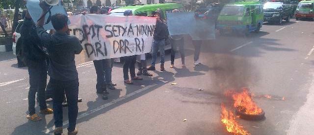 demo mahasiswa di dprd kota