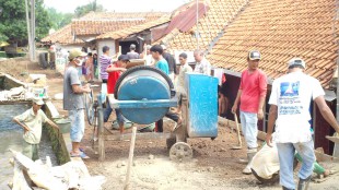 pembangunan jalan di desa dukuh cibungbulang