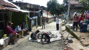 jalan desa karacak
