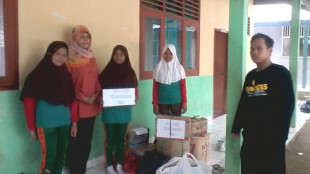 santunan longsor cibunian oleh yp al-amin