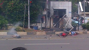 Ledakan bom di Pos Polisi perempatan Sarinah tewaskan 3 orang seketika. (dok. KM)