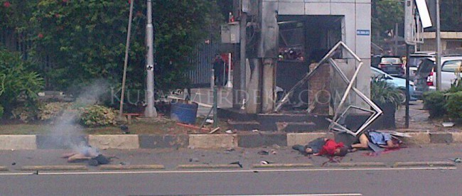 Ledakan bom di Pos Polisi perempatan Sarinah tewaskan 3 orang seketika. (dok. KM)