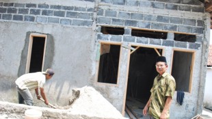 Realisasi bentuan RTLH di kelurahan Jatimulya, kecamatan Cilodong, kota Depok, Januari 2016 (dok. KM)