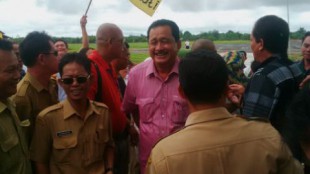 Sambutan yang diberikan masyarakat pendukung kepada Bupati terpilih Kapuas Hulu, AM Nasir (dok. KM)