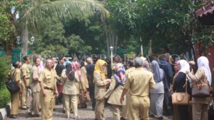 kepsek geruduk dprd bogor