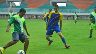 Pertandingan sepakbola persahabatan antara Dinas Pemuda dan Olahraga Kab. Bogor