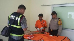 Jenazah PNS yang ditemukan tewas di dalam mobilnya, Selasa 22/2 (dok. KM)