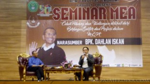 Dahlan Iskan menjadi narasumber pada seminar tentang MEA di kampus UNIS Tangerang, Sabtu 20/2 (dok. KM)