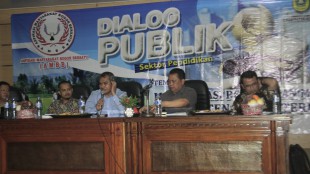Dialog AMBB yang bertemakan "Manifestasi Pendidikan Menuju Kabupaten Termaju", Selasa 23/2 (dok. KM)