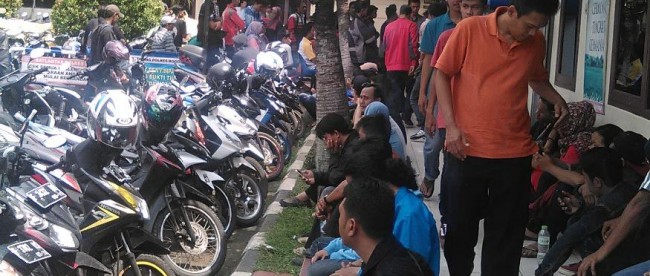 Masyarakat mengurus tilang di Polres Bogor, Cibinong (dok. KM)