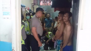 Razia Lapas Pondok Rajeg, Cibinong, pasa Selasa (16/2) oleh POlres Bogor dan BNNK Bogor. (dok. KM)