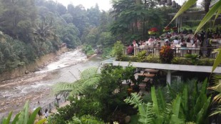 Restoran Cimory Riverside, Cisarua, Bogor (stock)