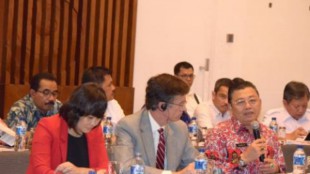 Gubernur Kalimantan Barat Cornelis memberikan paparannya pada pertemuan GCF, Minggu 13/3