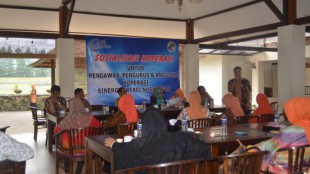 Diskoperindag melakukan sosialisasi Kopersasi Sinergi Nusantara di Babakan Madang, Bogor 30/3 (dok. KM)