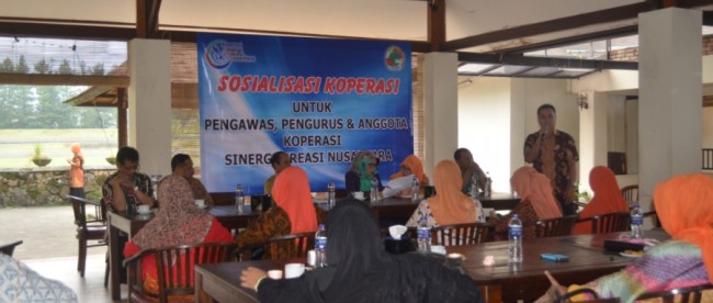 Diskoperindag melakukan sosialisasi Kopersasi Sinergi Nusantara di Babakan Madang, Bogor 30/3 (dok. KM)
