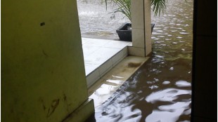 Lokasi MI MWB PUI Cisaat yang terkena dampak banjir ketika hujan deras tiba (dok. KM)