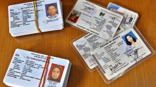 e-KTP dan KTP lama (dok. Tempo)