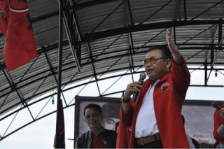 Gubernur Kalimantan Baratyang juga ketua DPW PDIP Kalimantan Barat, Drs Cornelis, MH