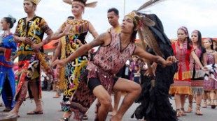 Seni tari suku Dayak di Kalimantan (dok. KM)