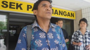 Pengacara korban kasus penganiayaan anak, Jefri Luanmase, di Polsek Pademanga, Jakarta Utara (dok. KM)