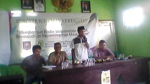 Mad Soleh, Kades Pangradin memberikan sambutan dalam acara seminar wawasan kebangsaan, Minggu 22/5 (dok. KM)
