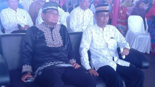 Subki al Bughuri dan Camat Cimanggis Hendri Mahawan pada acara Tasyakuran HUT Depok dan Isra Mi'raj di Cimanggis, 3/5 (dok. KM)