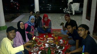 Buka puasa bersama sekaligus reunian Alumni SMPN 1 Kemang, Bogor (dok. KM)