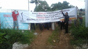 Warga Kampung Dukuh Desa Cimanggu II tutup proyek perumahan Citoh (dok. KM)