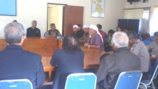 Perundingan damai yang diadakan oleh FKUA Cianjur antara pihak gereja dengan ormas GARISyang menolak pembangunan gereja (dok. KM)