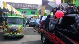 Pawai lulusan MA Sunanulhuda Sukabumi, Jumat 3/6 (dok. KM)