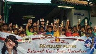 Wakil Ketua DPRD Depok dan Kader Partai Gerindra, Yeti Wulandari, pimpin acara "REvolusi Putih" dalam rangka memperingati hari susu Nusantara (dok. KM)