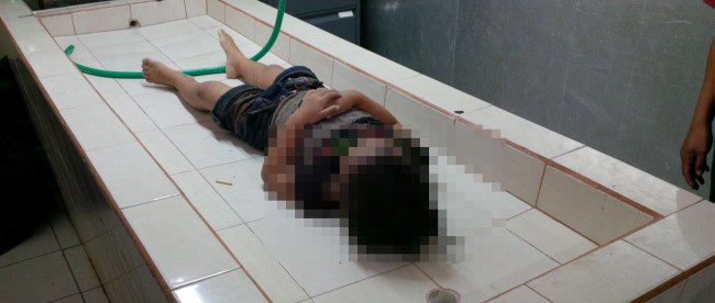 Jasad Seftiani (5) yang tenggelam terbawa hanyut setelah jatuh ke dalam gorong-gorong di Jl, A. Yani, Kota Bogor (dok. KM)