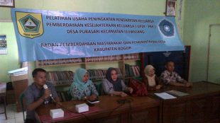 Pelatihan yang dilakukan oleh UP2K dan PKK serta BPMPD Kabupaten Bogor untuk pengurus Posyandu Mawar XII, Desa Purasari, Kecamatan Leuwiliang (dok. KM)