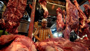 Penjual daging sapi di pasar (dok. Tempo)