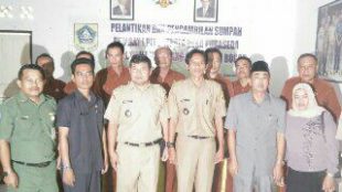 PLT kades Puraseda Agus Nurmawan bersama Camat Leuwiliang, mantan kades Puraseda Awam selepas pelantikan (dok. KM)