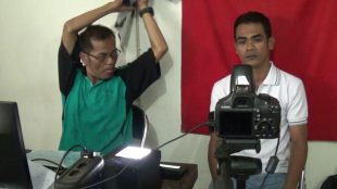 Warga sedang melakukan perekaman data untuk pembuatan E-KTP (dok. KM)