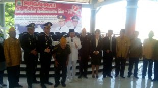 Bupati Lampung Selatan Zainudin Hasan bersama Veteran Pejuang 45 (dok. KM)