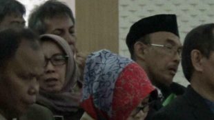 Tampak pejabat dinas tertidur pulas saat rapat pembahasan perubahan APBD 2016 di Cibinong, Bogor (dok. KM)