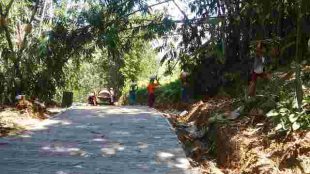 Pekerjaan pengecoran jalan di Desa Sukajaya, Kecamatan Sukajaya (dok. KM)