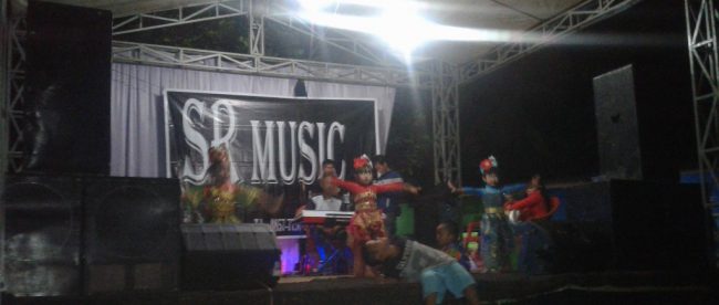 Anak-anak memeriahkan festival musik di Kp. Pondok Udik, Ds Kemang (dok. KM)