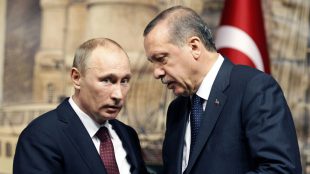 Presiden Rusia Vladimir Putin (kiri) bersama Presiden Turki Recep Tayyip Erdogan.