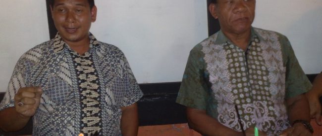Azan (kiri) dan Alfons, 2 peserta seleksi anggota BPSK yang tidak lolos (dok. KM)